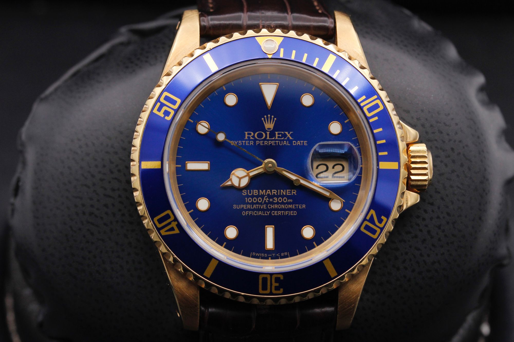 Rolex Submariner  - 16618 - Blue - Yellow Gold - 40mm - Excellent