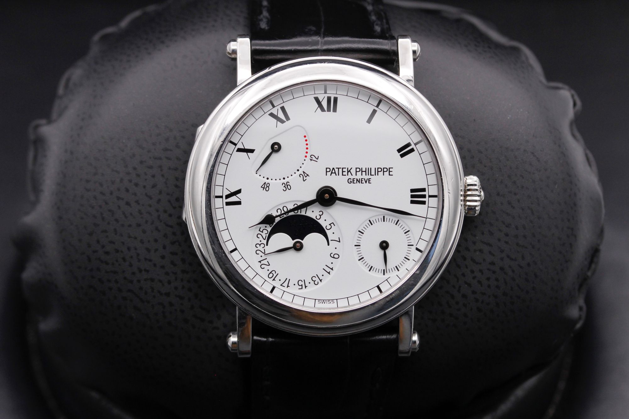 Patek Philippe - Officer Case - 5054P - Platinum - 36mm - Serviced 2024