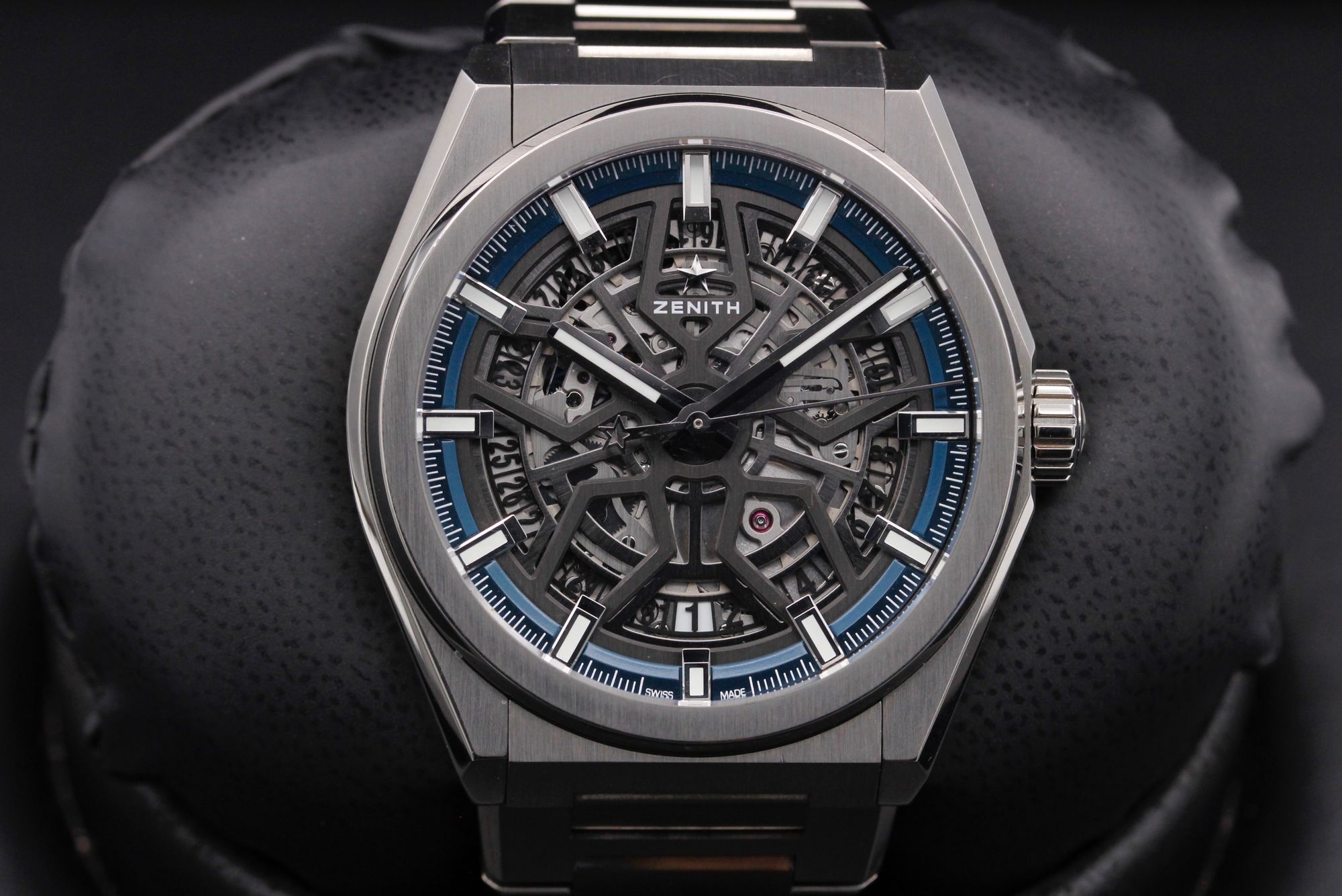 Zenith Classic "Skeleton" - 95.9000.670/78.M9000 - Skeleton - Titanium - 41mm - Excellent