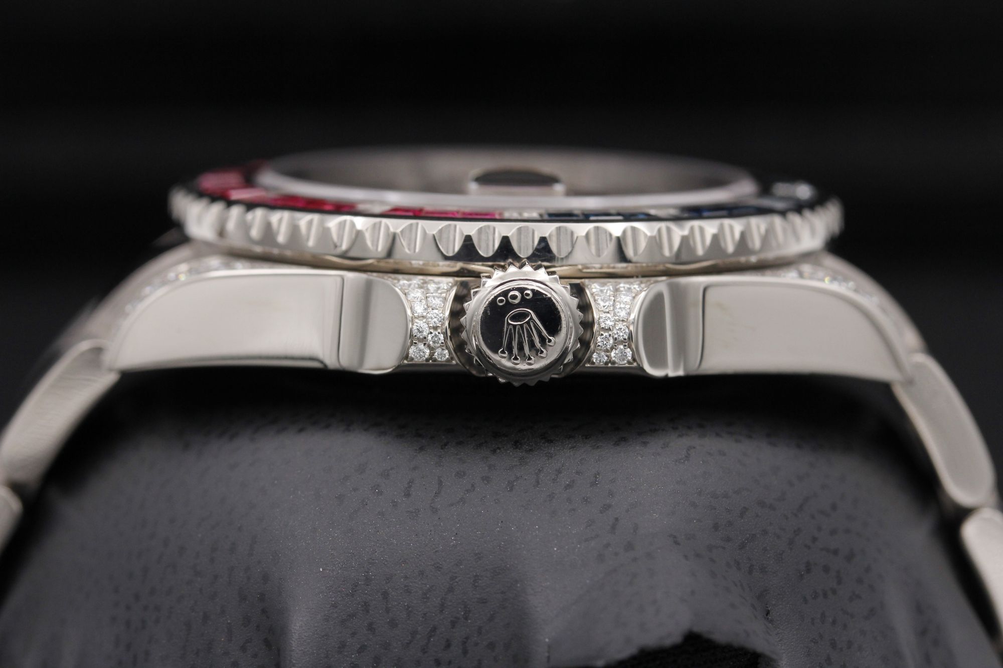 FSOT: Rolex GMT-Master II "SARU" - 116759SARU - Black w. Ruby-Sapphire-Diamond Bezel - White Gold - 40mm - Mint image 3