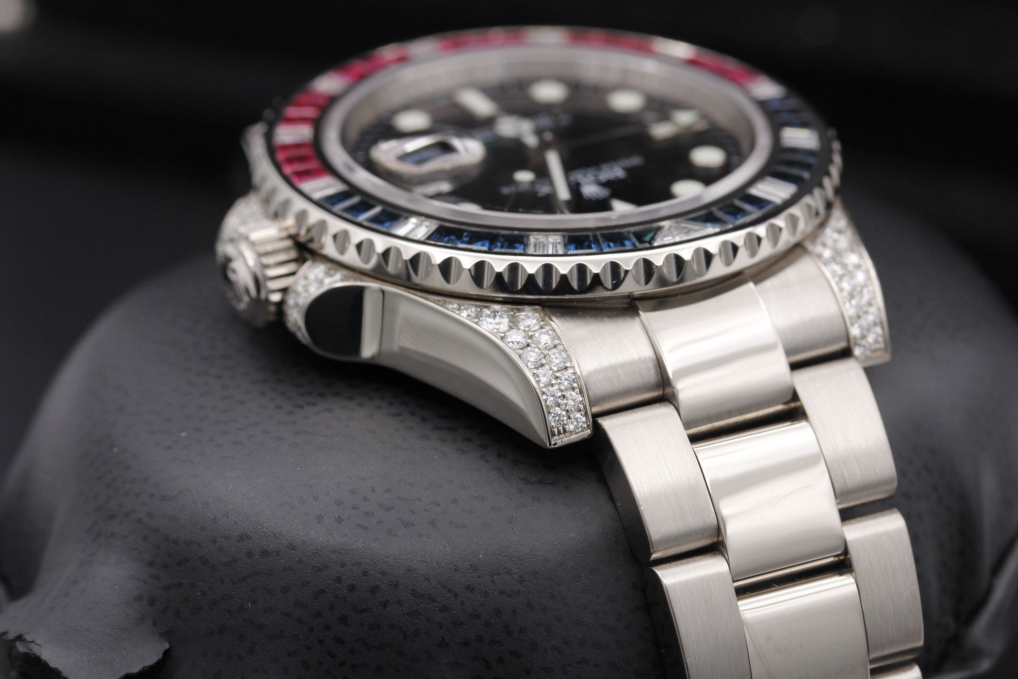FSOT: Rolex GMT-Master II "SARU" - 116759SARU - Black w. Ruby-Sapphire-Diamond Bezel - White Gold - 40mm - Mint image 4
