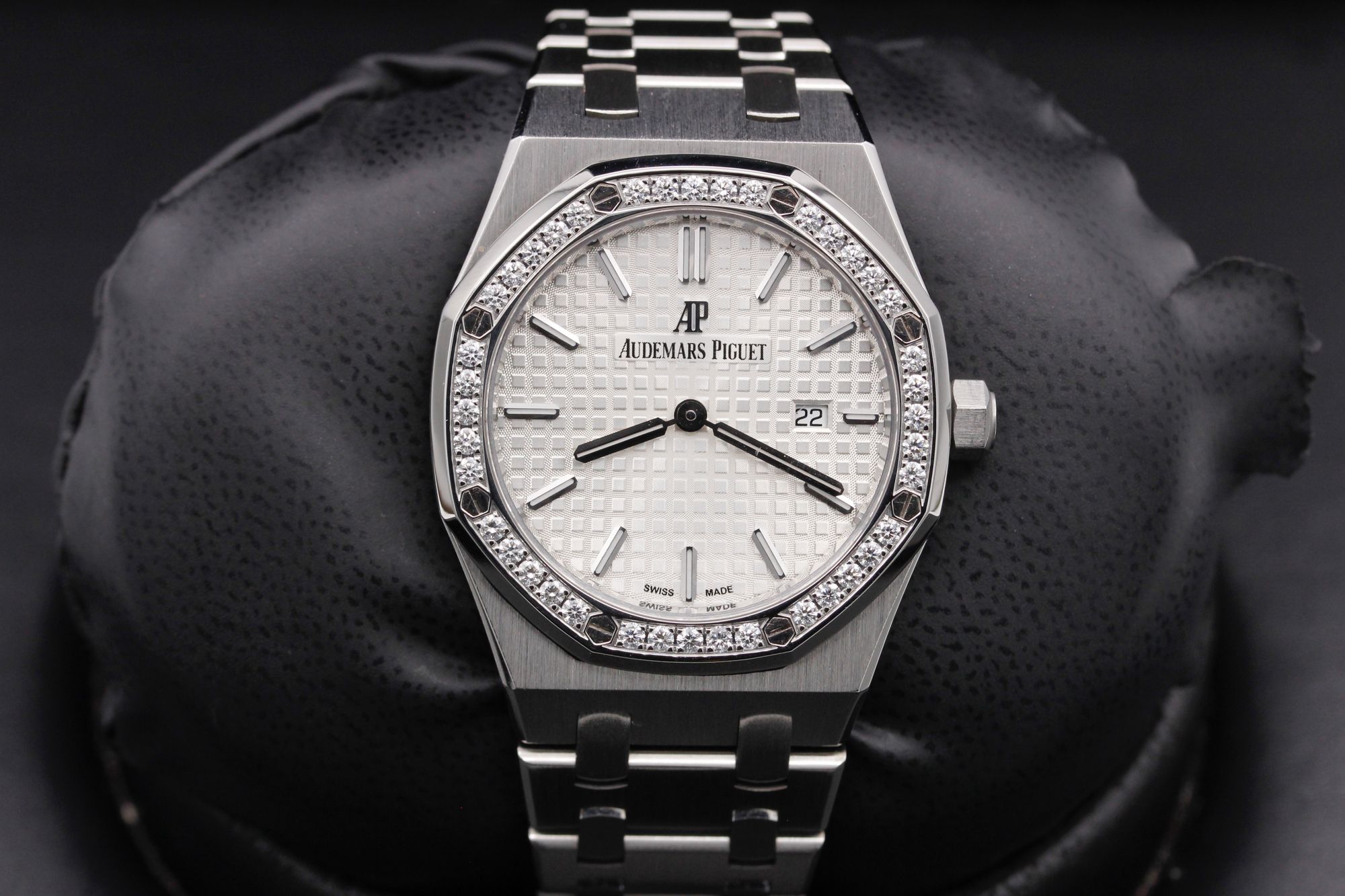 Audemars Piguet Royal Oak  "Lady" - 67651ST.ZZ.1261ST.01 - Silver Index - Factory Diamond Bezel  - Stainless Steel - 33mm - Mint