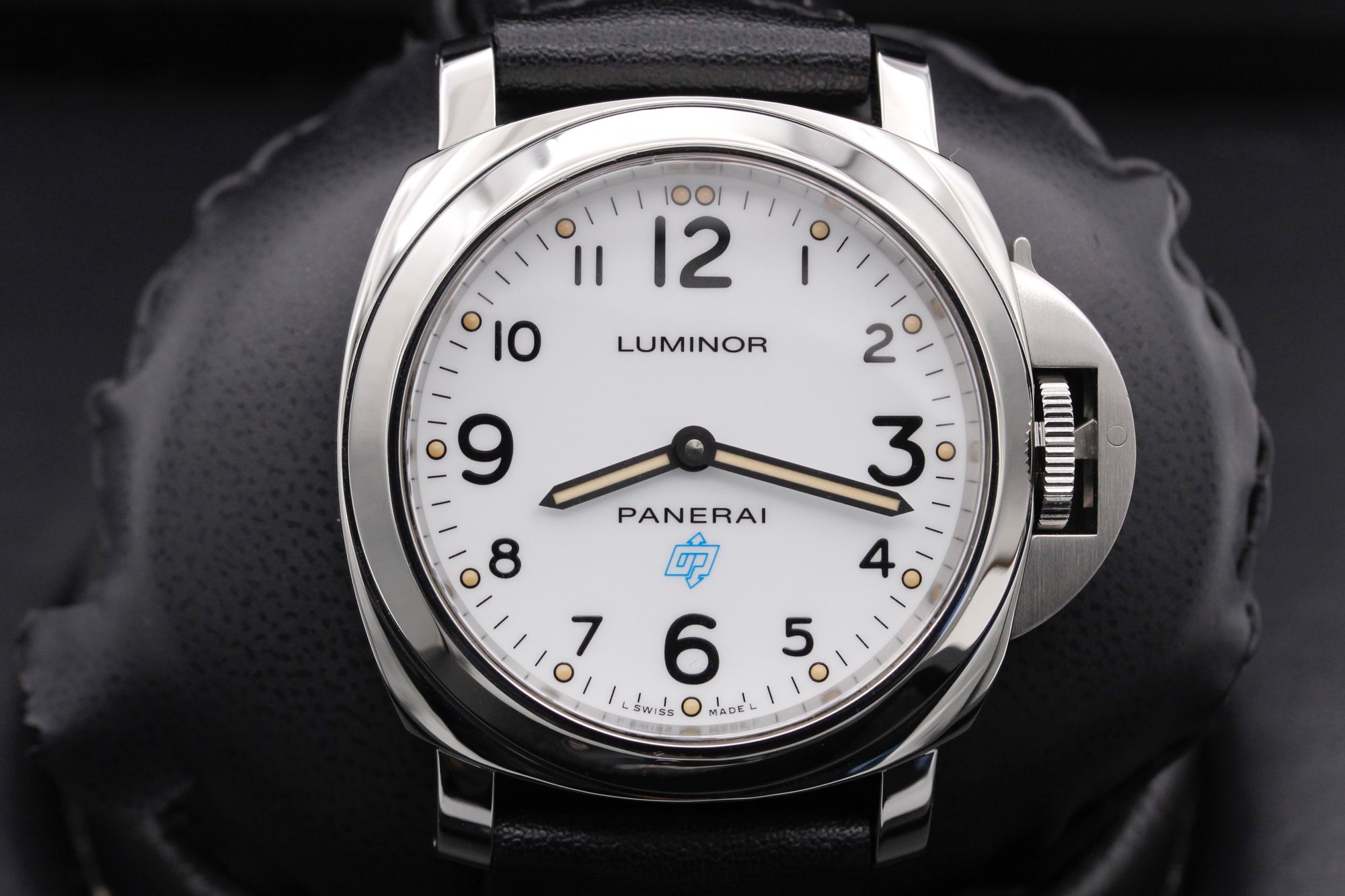 Panerai Luminor Base Logo  - PAM 00630 - White - Stainless Steel - 44mm - Mint  Hello All,  [b]Panerai[/b] Luminor Base Logo  PAM 00630   [table