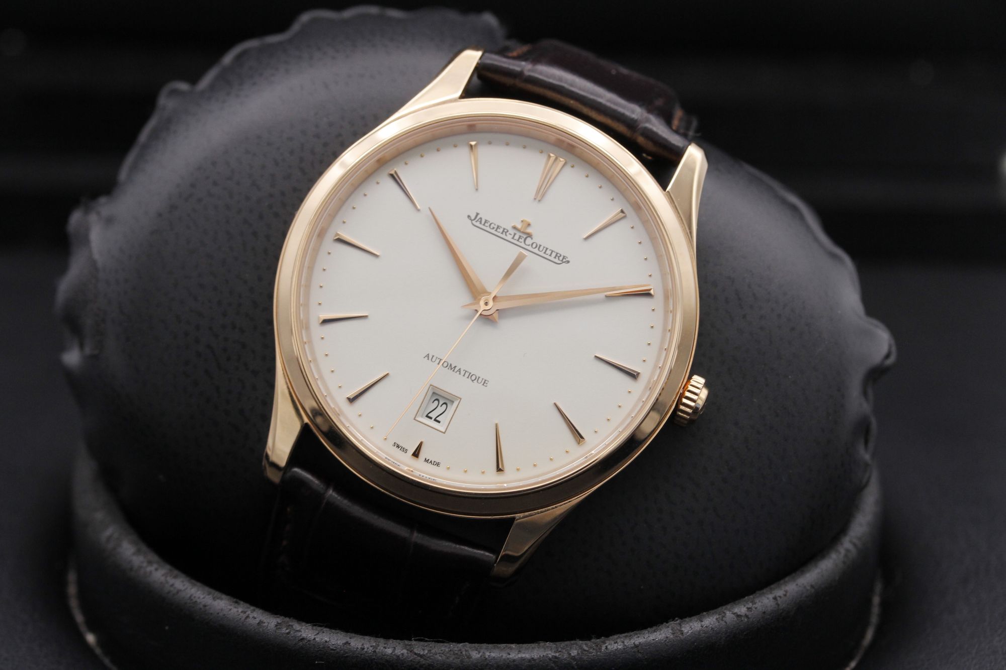 siempreです。 Pre-Owned Jaeger Lecoultre Master Ultra Thin Date Q1232510