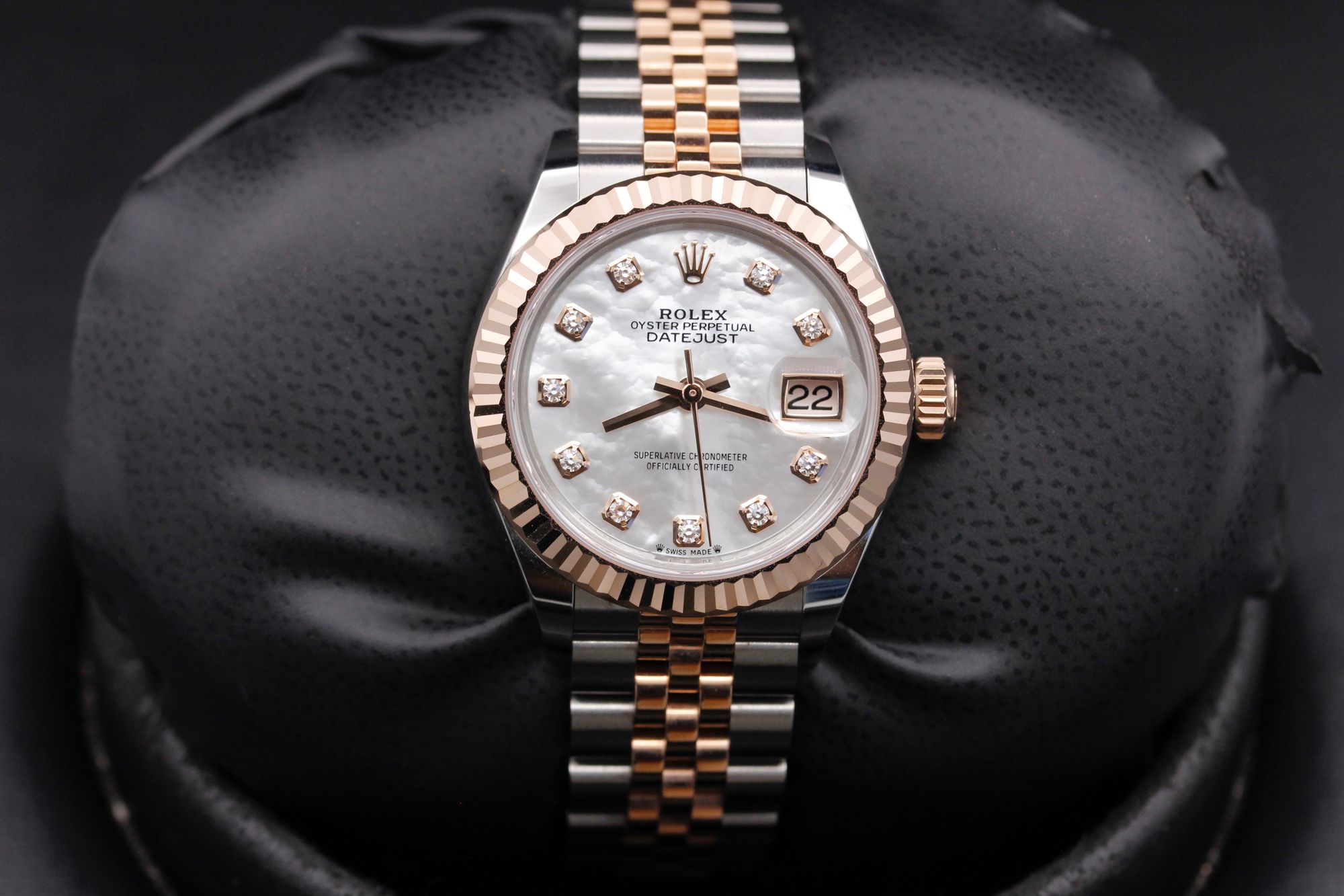 Rolex Datejust 28  - 279171 - White Mother of Pearl Diamond - Stainless Steel / Rose Gold - 28mm - Mint