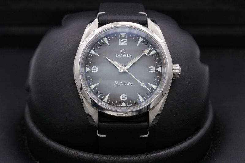 Omega Omega Railmaster 235.12.38.20.06.001