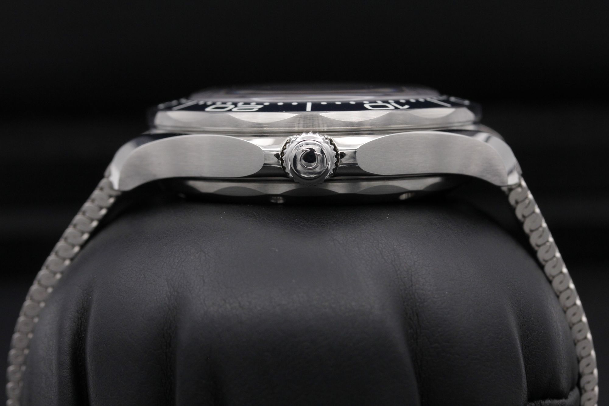 FSOT: Omega Seamaster Diver 300M James Bond  "60th Anniversary" -  210.30.42.20.03.002 - Blue - Stainless Steel - 42mm - Excellent image 3