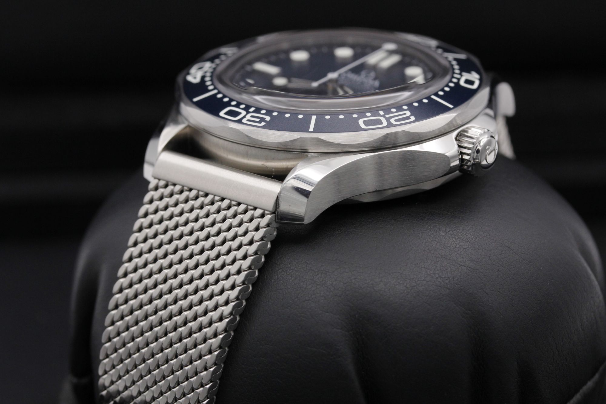 FSOT: Omega Seamaster Diver 300M James Bond  "60th Anniversary" -  210.30.42.20.03.002 - Blue - Stainless Steel - 42mm - Excellent image 2