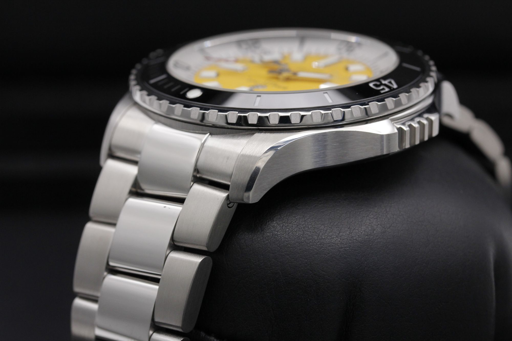 FSOT: Breitling Superocean Automatic "UK Edition" - A173781A1I1A1 - Yellow - Stainless Steel - 46mm - Mint image 5
