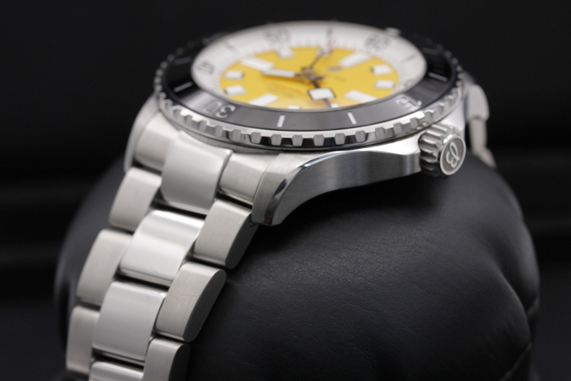 FSOT: Breitling Superocean Automatic "UK Edition" - A173781A1I1A1 - Yellow - Stainless Steel - 46mm - Mint image 2