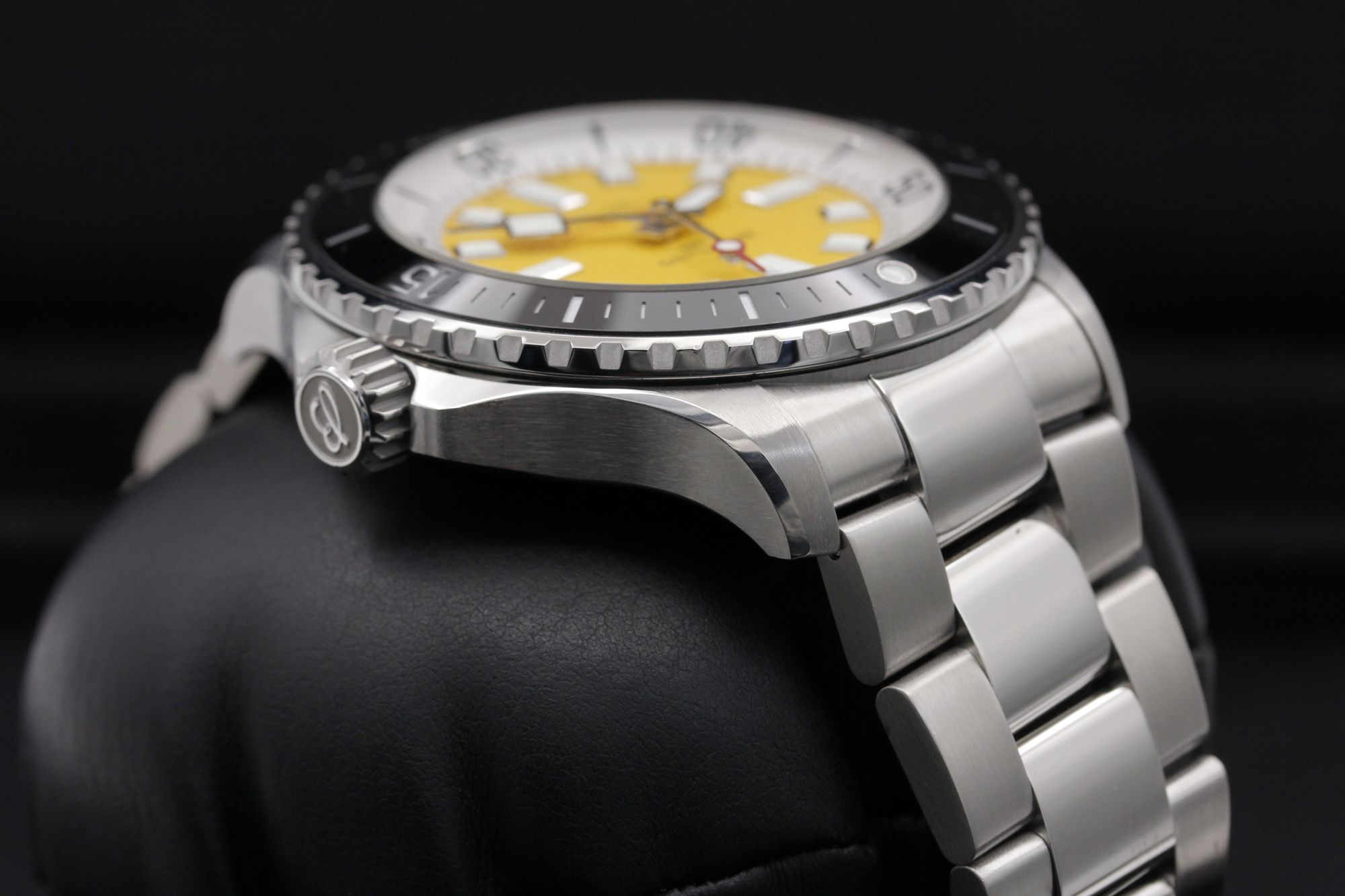 FSOT: Breitling Superocean Automatic "UK Edition" - A173781A1I1A1 - Yellow - Stainless Steel - 46mm - Mint image 4