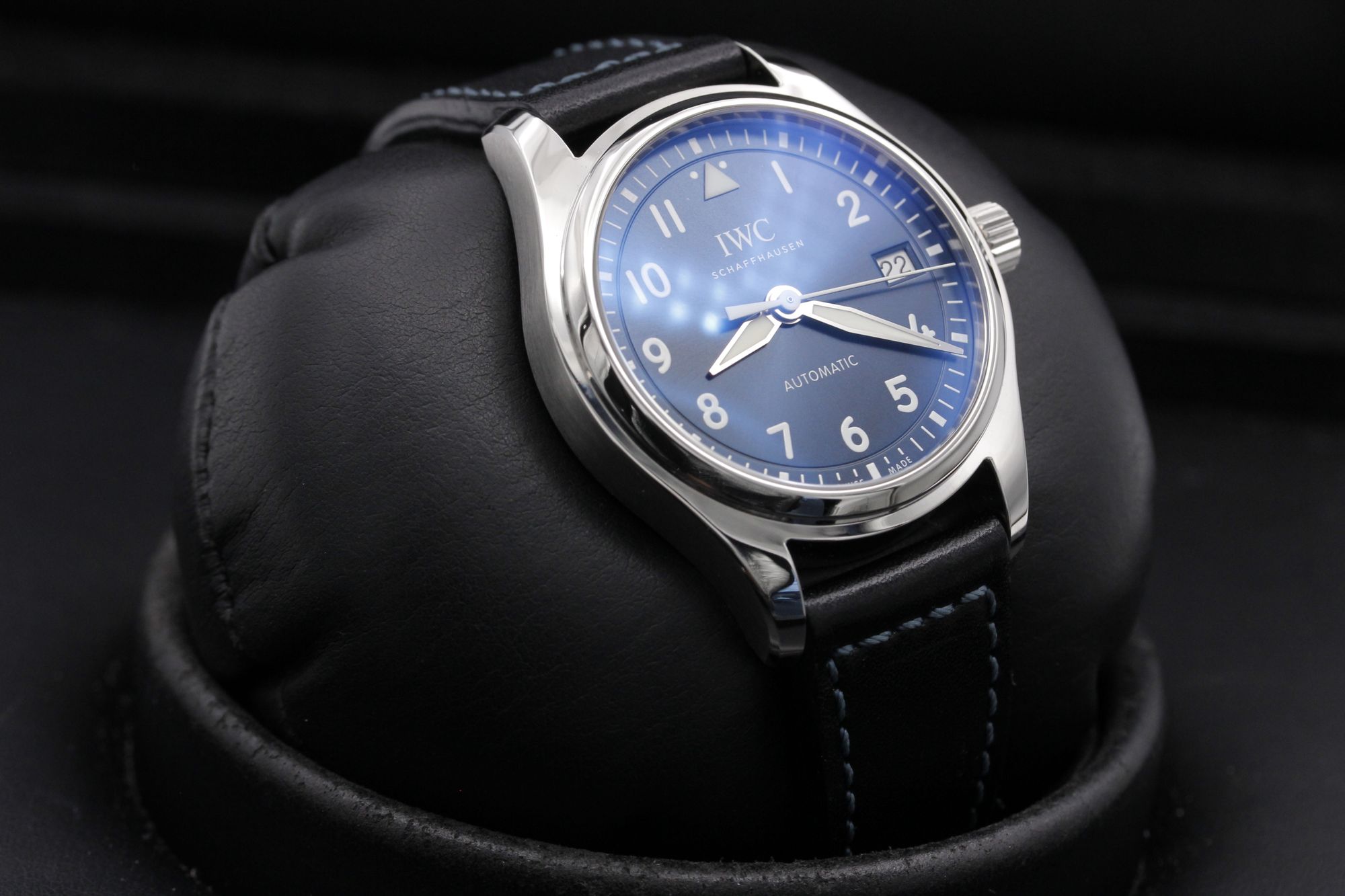 IWC Pilot automatic 36 グレーダイアル　最終値下げ Introducing: The IWC Pilot's Watch Automatic 36 (The 36mm