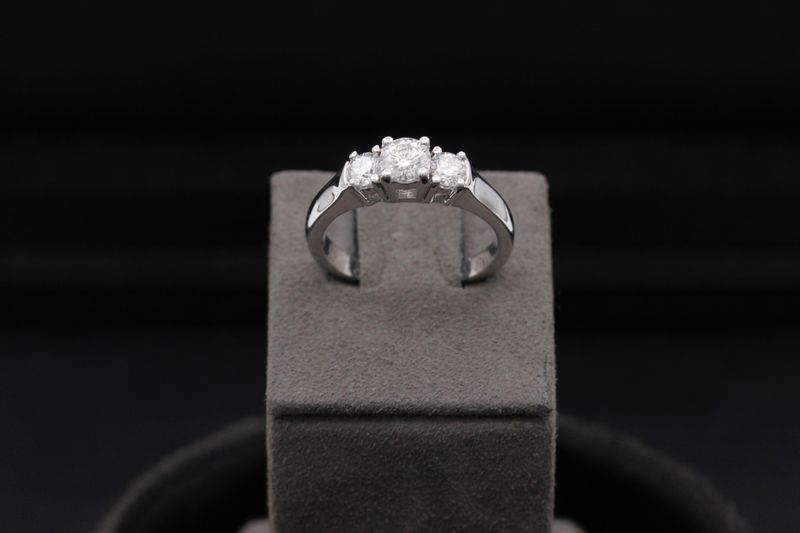 Diamond Ring Diamond Ring Natural Diamonds Three Stones 1ct total - Si1 - G Color