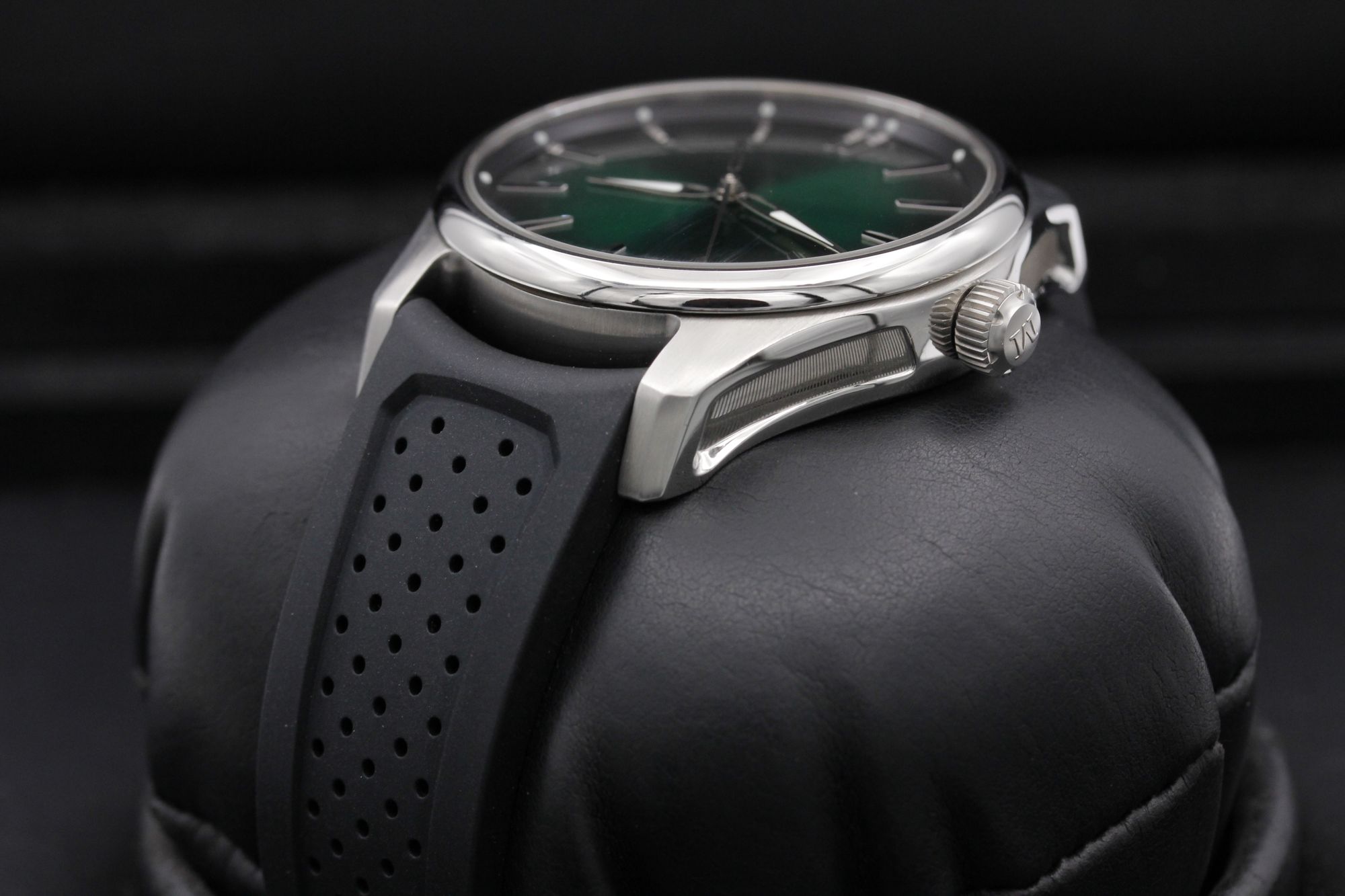 FSOT: H. Moser & Cie. Pioneer Center Seconds Cosmic Green - Green