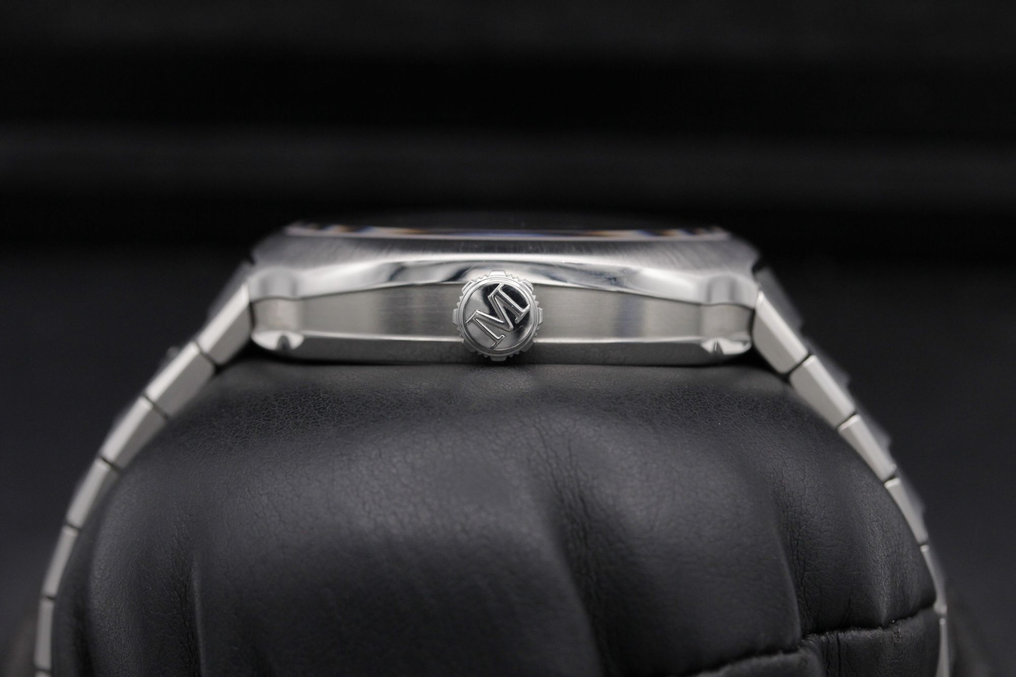 FSOT: H. Moser & Cie  Streamliner Centre Seconds "Matrix Green" - 6201-1200 - Matrix Green Fumé - Stainless Steel - 40mm - Mint image 3