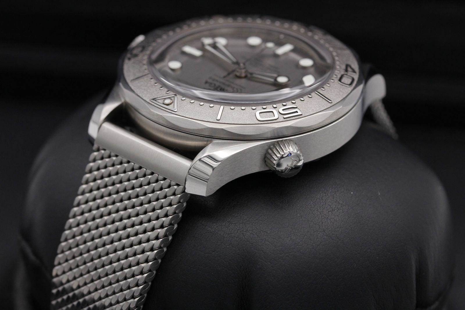 FSOT: Omega Seamaster 300m Co-Axial - 210.30.42.20.06.002 - Grey - Stainless Steel - 42mm - Excellent - Never Polished image 5