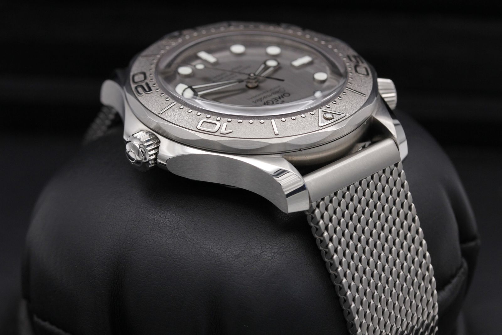 FSOT: Omega Seamaster 300m Co-Axial - 210.30.42.20.06.002 - Grey - Stainless Steel - 42mm - Excellent - Never Polished image 4