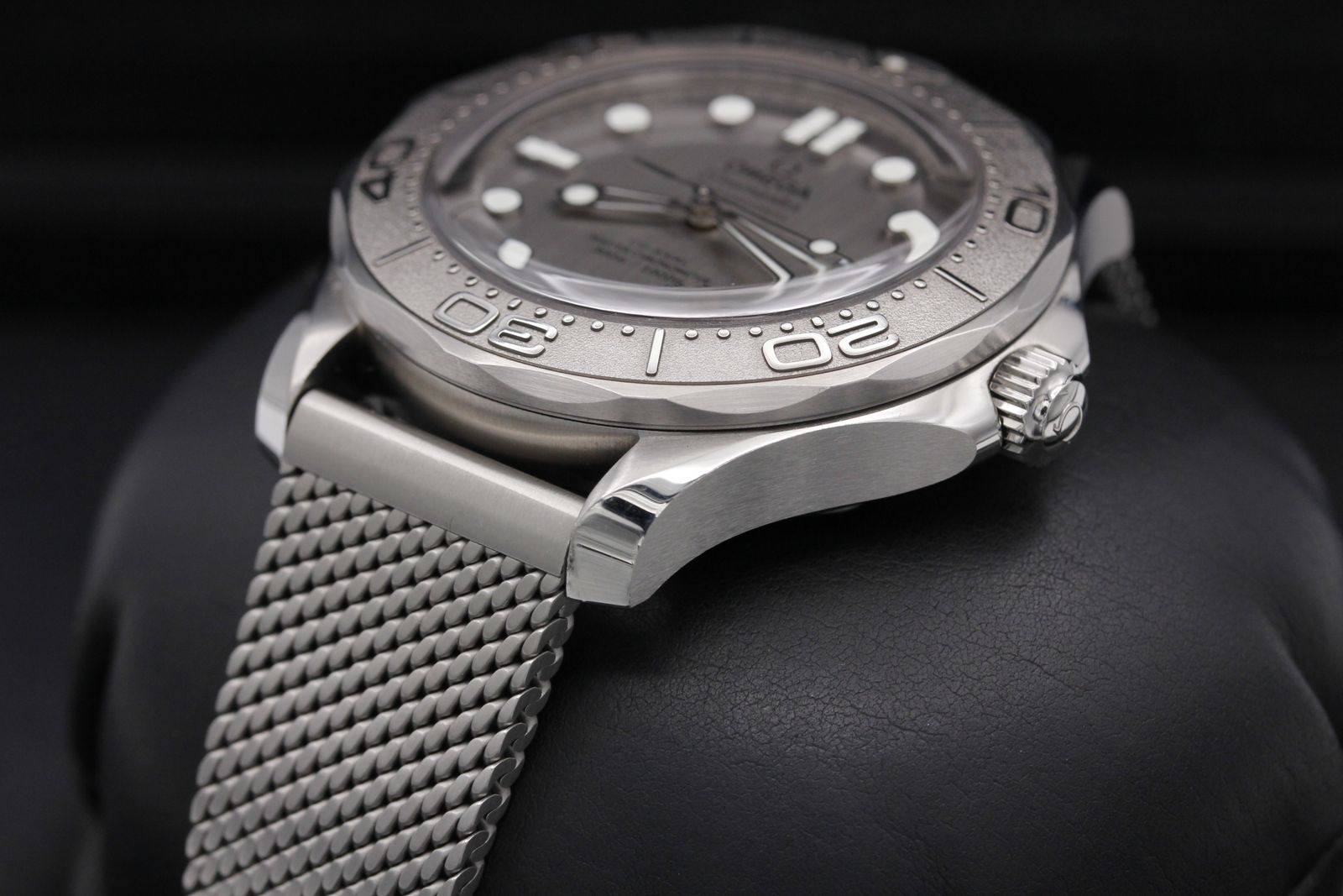 FSOT: Omega Seamaster 300m Co-Axial - 210.30.42.20.06.002 - Grey - Stainless Steel - 42mm - Excellent - Never Polished image 2