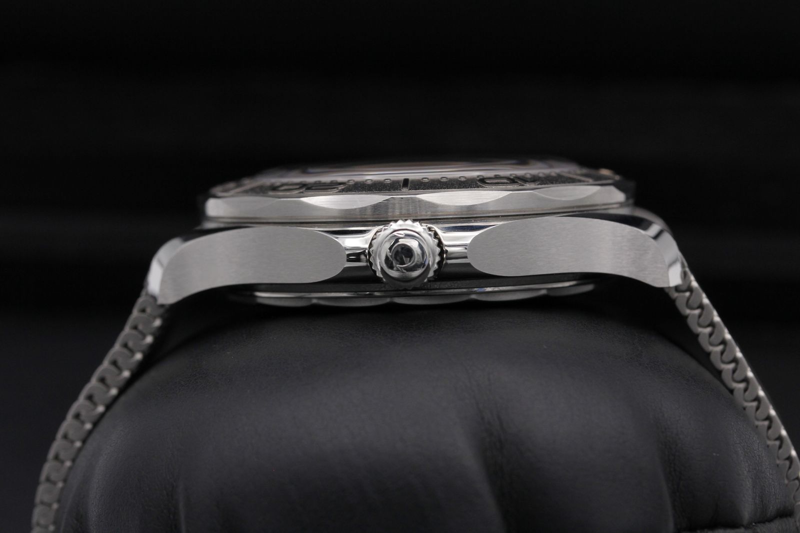 FSOT: Omega Seamaster 300m Co-Axial - 210.30.42.20.06.002 - Grey - Stainless Steel - 42mm - Excellent - Never Polished image 3