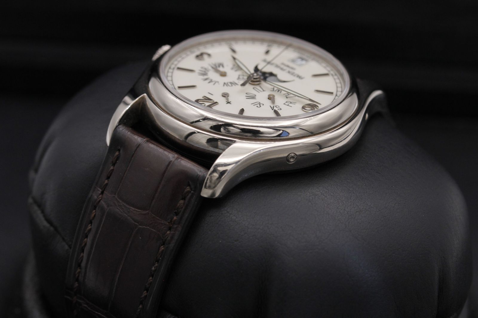 FSOT: Patek Philippe Annual Calendar - 5146G-001 - Ivory - White Gold - 39mm - Excellent image 5