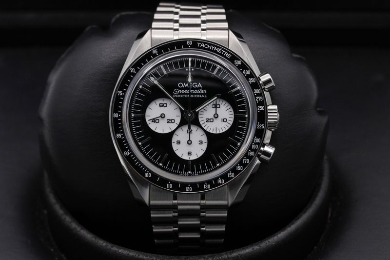 Omega Omega Speedmaster Moonwatch "Professional" 310.30.42.50.01.004
