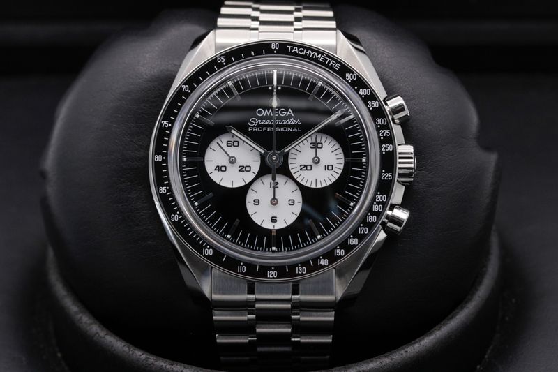 Omega Omega Speedmaster Moonwatch "Professional" 310.30.42.50.01.004