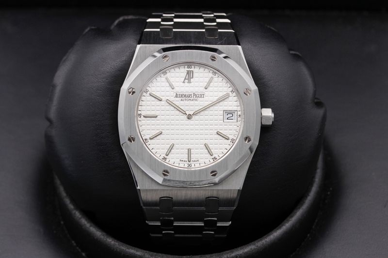 Audemars Piguet Audemars Piguet Royal Oak Extra-Thin "Jumbo" 15202ST.OO.0944ST.01
