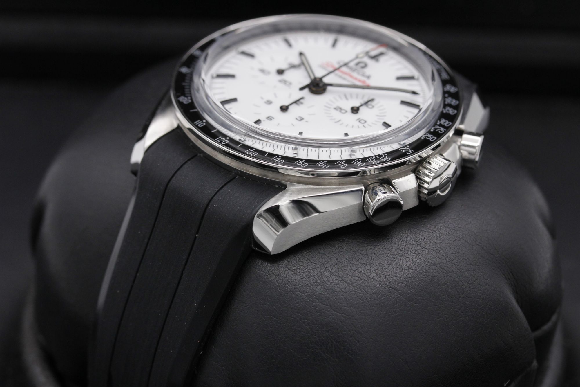 FSOT: Omega Speedmaster Moonwatch  - 310.32.42.50.04.001 - White - Stainless Steel - 42mm - Mint image 2