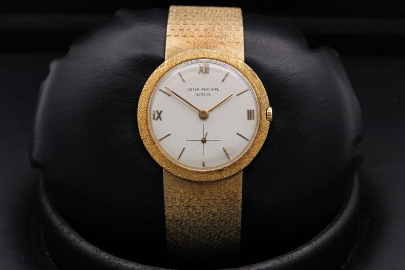 Patek Philippe Patek Philippe Calatrava "Custom Bracelet" 2506J