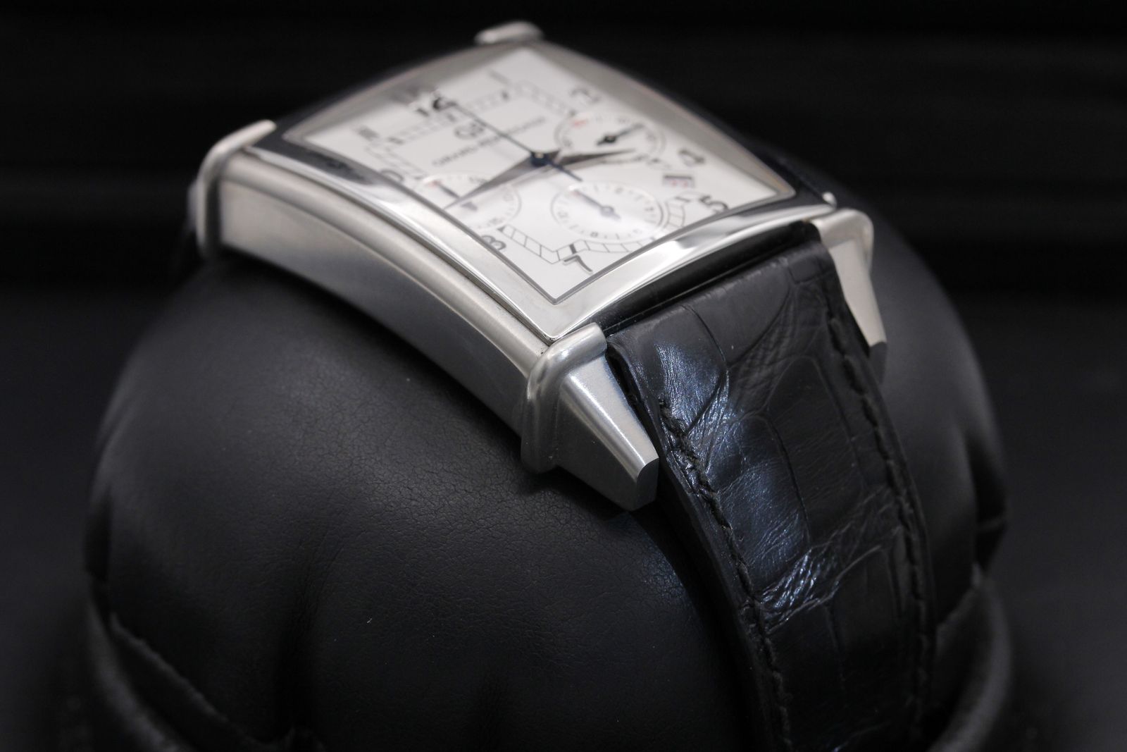 Pre-Owned Girard Perregaux Vintage 1945 XXL Chronograph 25840-11