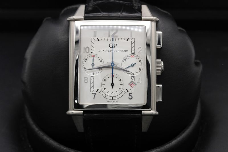 Girard Perregaux Girard Perregaux Vintage 1945 XXL Chronograph 25840-11-111ABA6A