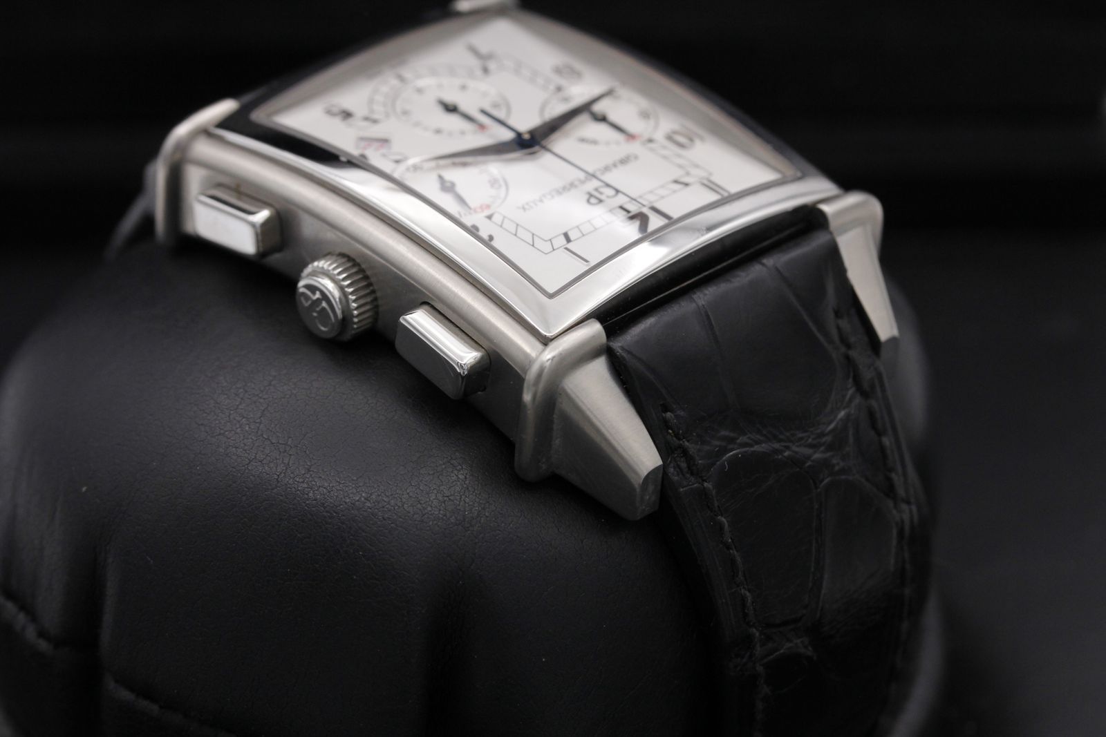 Pre-Owned Girard Perregaux Vintage 1945 XXL Chronograph 25840-11