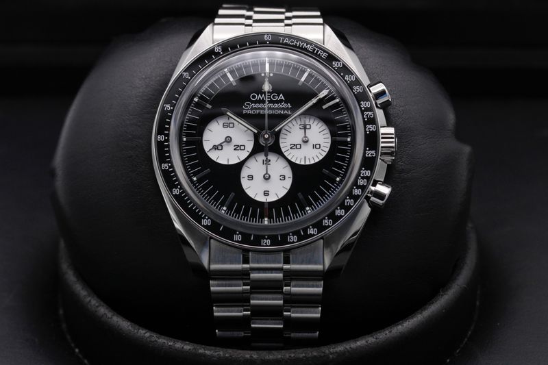 Omega Omega Speedmaster Moonwatch "June 2026" 310.30.42.50.01.004