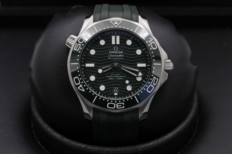 Omega Omega Seamaster Professional 300M "2022" 210.30.42.20.10.001