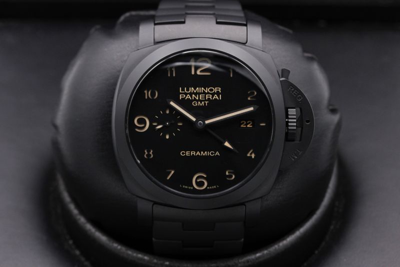 Panerai Panerai Luminor Tuttonero GMT Ceramica PAM 00438